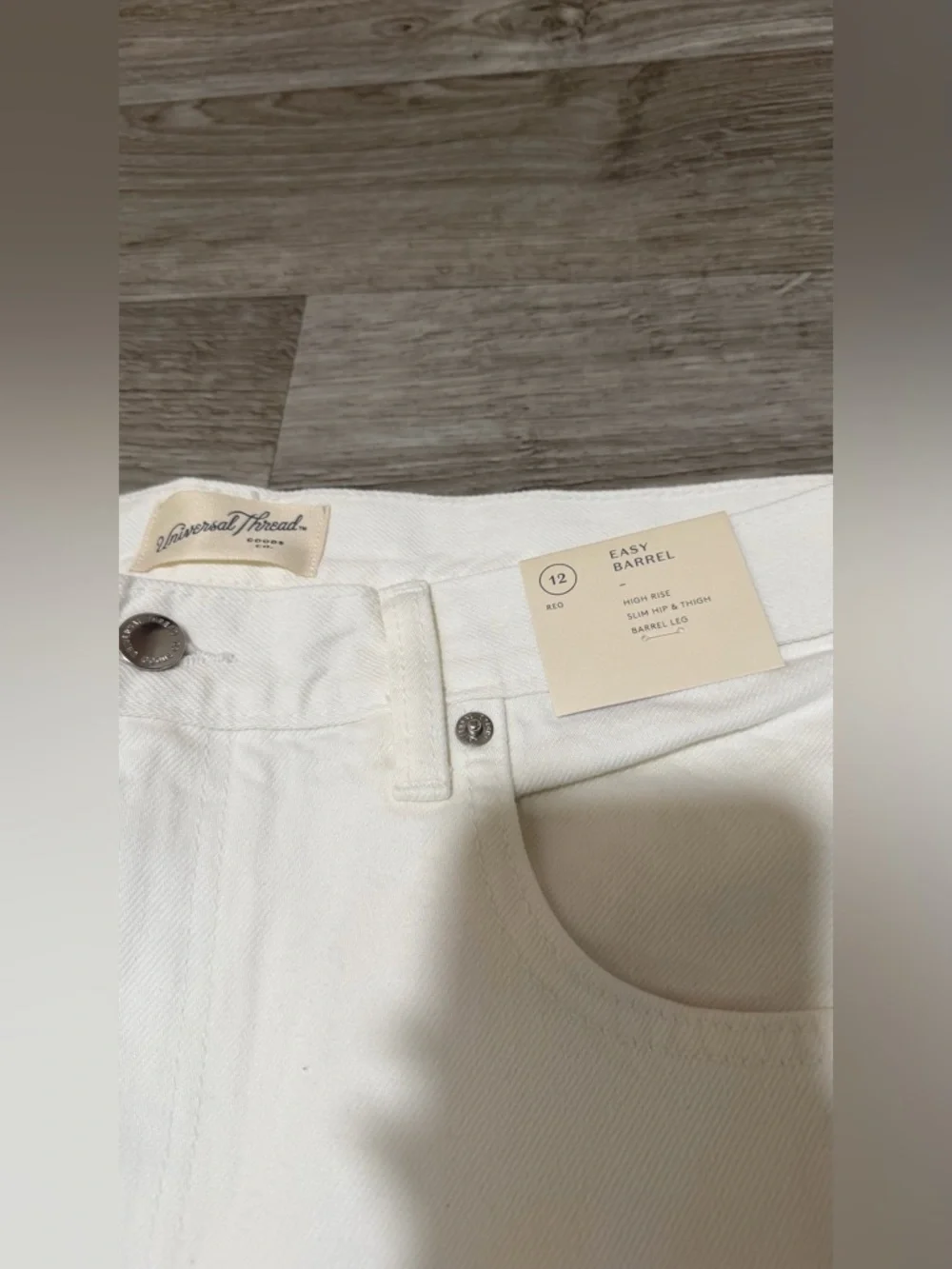 Universal Thread Women's High-Rise Easy Barrel Jeans - Picture 6 of 9